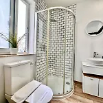 Lovely Retreat Off The Sea Front *