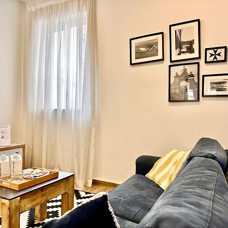 Apartmán Lovely Retreat Off The Sea Front