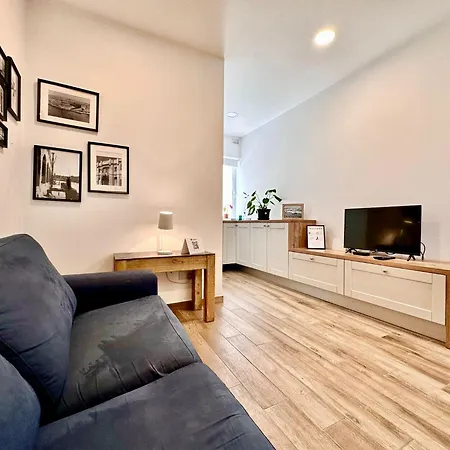 Lovely Retreat Off The Sea Front