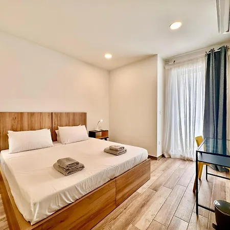 Lovely Retreat Off The Sea Front