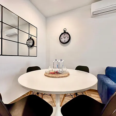 Apartmán Lovely Retreat Off The Sea Front