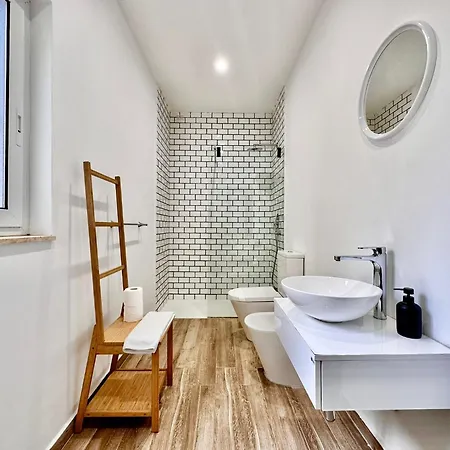 Apartmán Lovely Retreat Off The Sea Front *