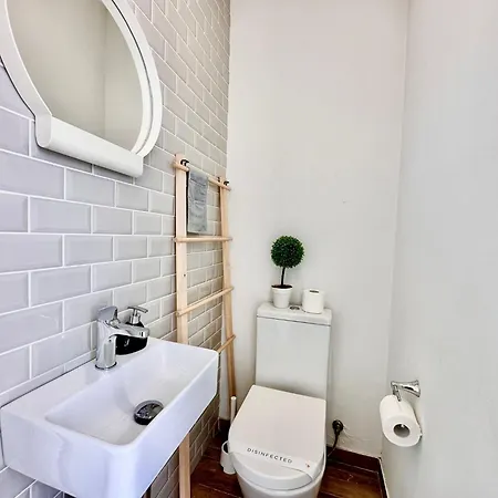 Lovely Retreat Off The Sea Front