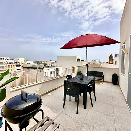 Lovely Retreat Off The Sea Front *