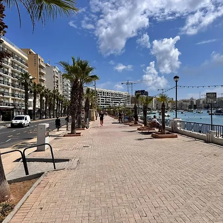 Lovely Retreat Off The Sea Front