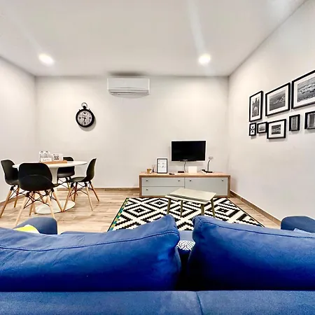 Lovely Retreat Off The Sea Front