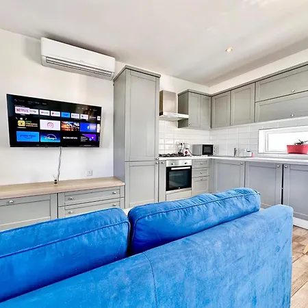 Lovely Retreat Off The Sea Front Apartment *