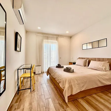 Lovely Retreat Off The Sea Front