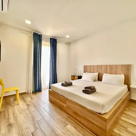 Lovely Retreat Off The Sea Front