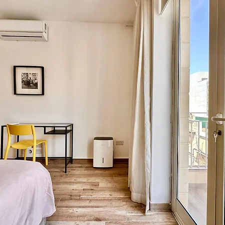 Apartment Lovely Retreat Off The Sea Front Gzira